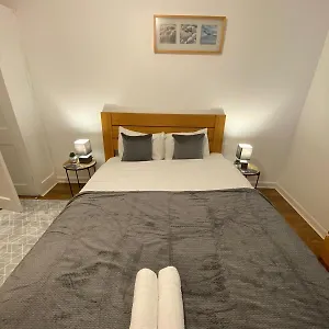 https://holyrood-park-main-door-apartment.edinburghhotelsuk.org